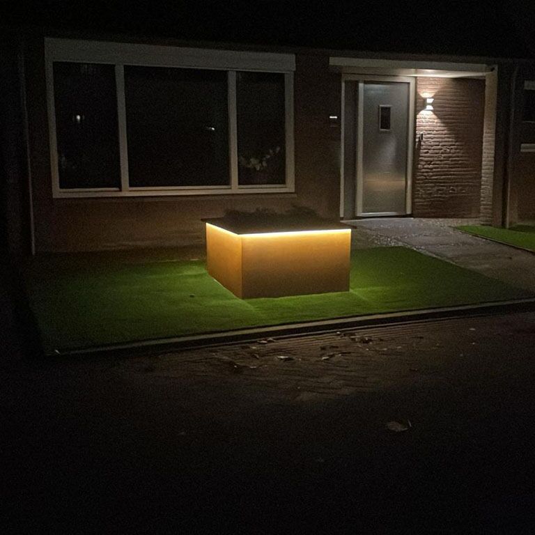Svařovaný květináč z cortenové oceli Alabama s LED 120 x 120 x 80 cm
