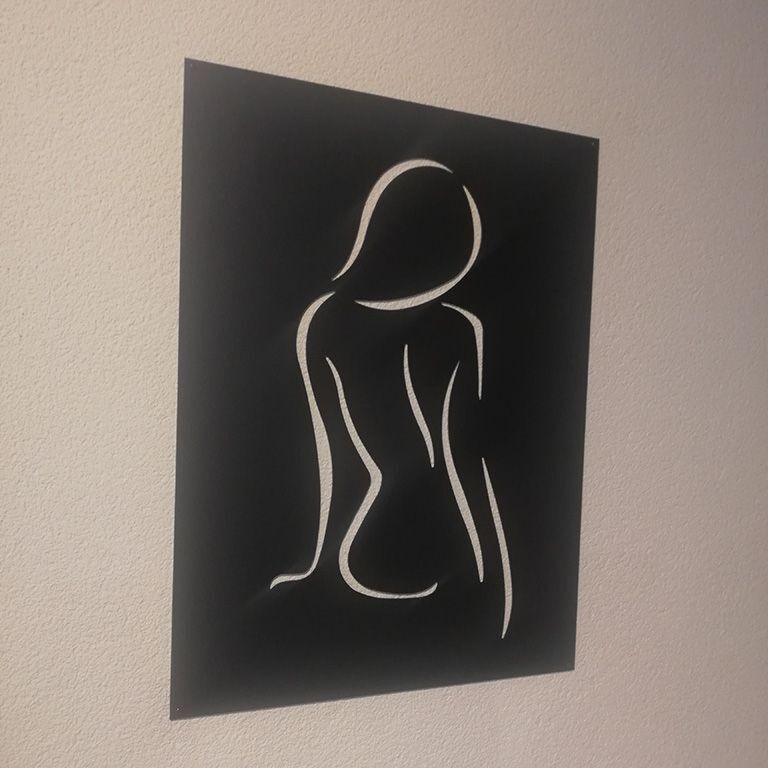 Kovové dekorace na zeď Žena